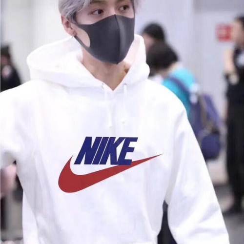 岳云鹏被骂上热搜?节目中高调穿耐克鞋<strong></p>
<p>多币网</strong>,价值70万网民币