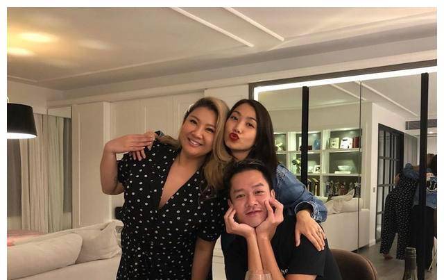 郑欣宜豪宅内景曝光<strong></p>
<p>多币网</strong>，虽然只有一百多平方，但却价值2500万网民币