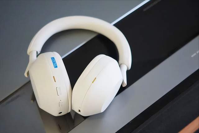 价格差距1000多<strong></p>
<p>Exmo</strong>,索尼WH-1000XM5和XM4,差距在哪里