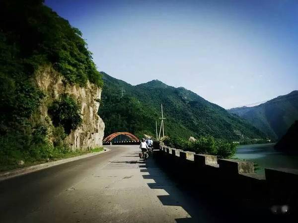 9男4女<strong></p>
<p>Kmex</strong>,骑行1900km!