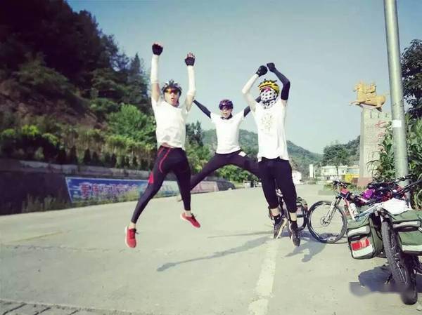 9男4女<strong></p>
<p>Kmex</strong>,骑行1900km!