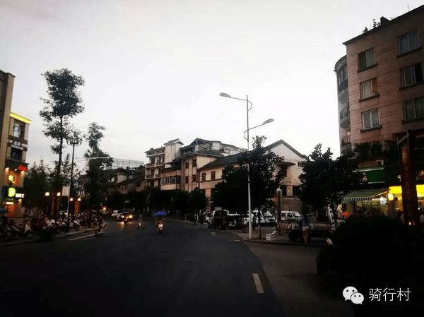 9男4女<strong></p>
<p>Kmex</strong>,骑行1900km!