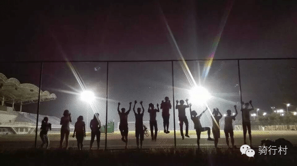 9男4女<strong></p>
<p>Kmex</strong>,骑行1900km!