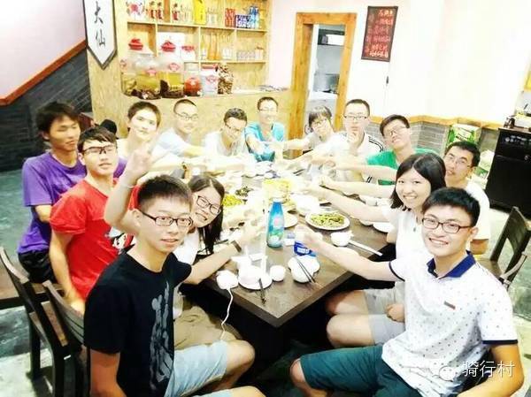 9男4女<strong></p>
<p>Kmex</strong>,骑行1900km!