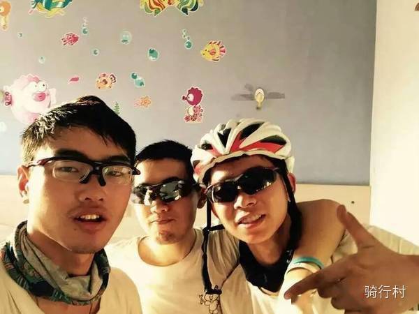 9男4女<strong></p>
<p>Kmex</strong>,骑行1900km!