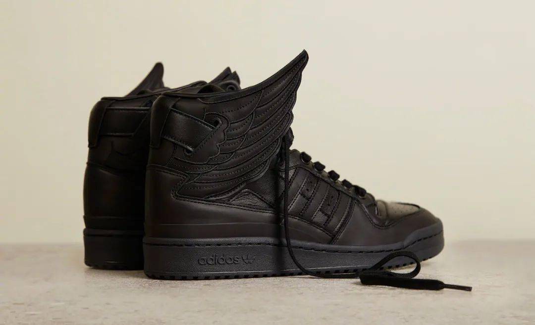 今日播报 | 蔓越莓Dunk Hi曝光<strong></p>
<p>Dididu</strong>!adidas“翅膀鞋”即将发售!