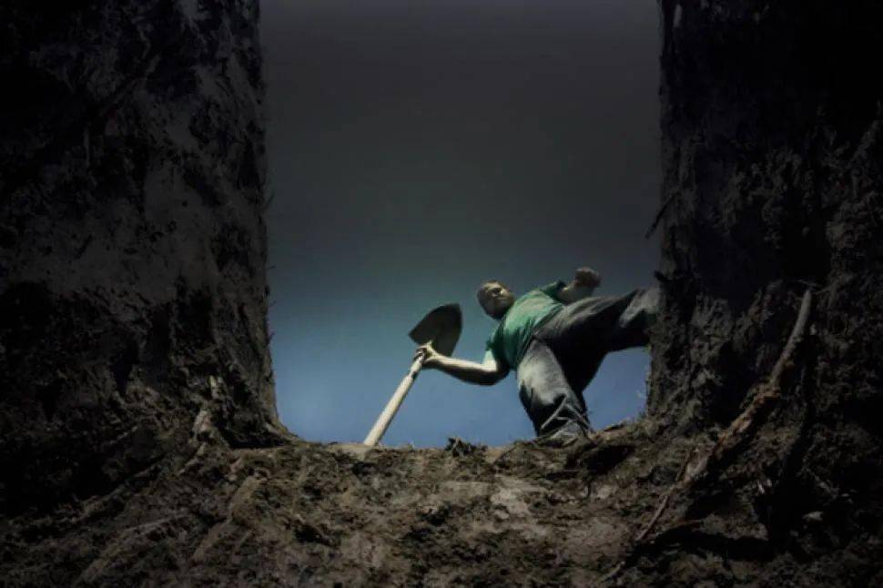 dig是“挖”<strong></p>
<p>Dididu</strong>,那I dig him是什么意思呢?我挖他?