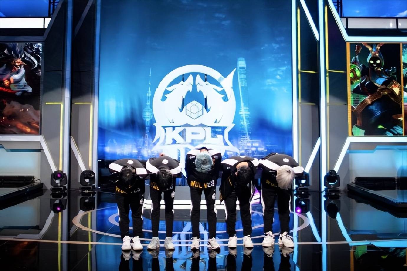 武汉eStar轻取狼队<strong></p>
<p>Xstar</strong>,刺痛、耀扬当场自闭,张大仙:eStar=64个XYG