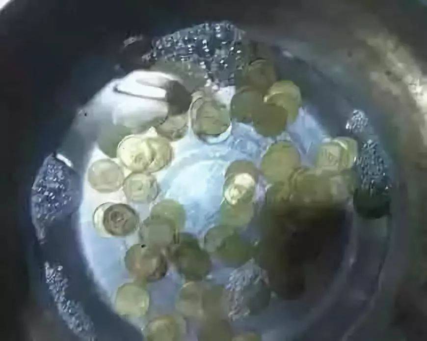 小心<strong></p>
<p>币格</strong>！你收藏的梅花套币可能是水洗币！