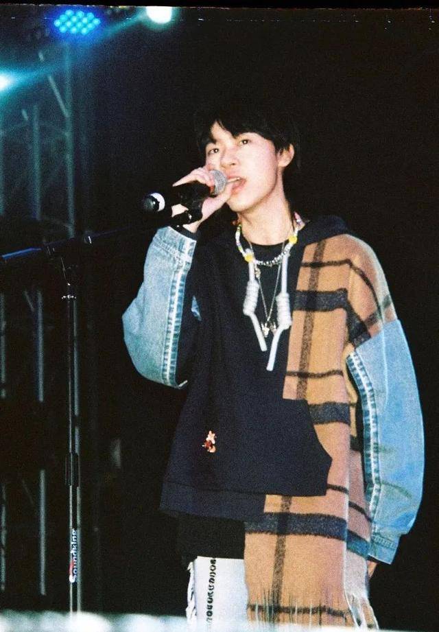 人红是非多<strong></p>
<p>福克斯</strong>?福克斯因为女友问题被粉丝骂了