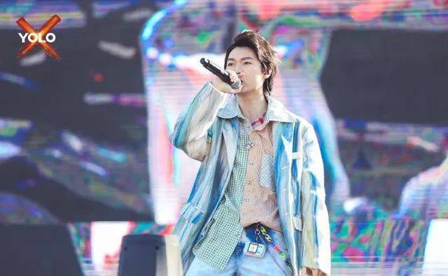 人红是非多<strong></p>
<p>福克斯</strong>?福克斯因为女友问题被粉丝骂了