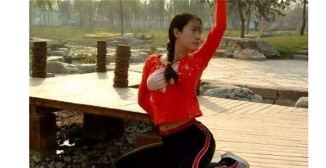 那个曾经前凸后翘大摆S造型<strong></p>
<p>S网</strong>,被全网嘲笑的芙蓉姐姐,如今怎样了