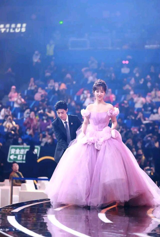 战战奥奥初初相识三周年啦<strong></p>
<p>奥币</strong>！