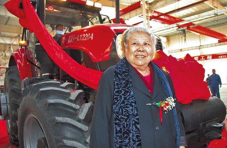 她11岁嫁表哥<strong></p>
<p>壹元币</strong>,因太漂亮被印壹元人民币上,高寿90岁,你认识吗