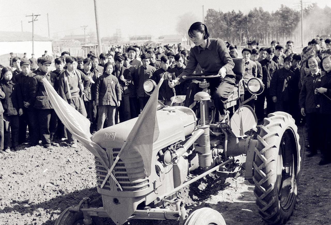 新中国第一个女拖拉机手<strong></p>
<p>壹元币</strong>，30岁被印在壹元人民币上，高寿90岁