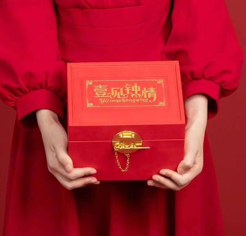 七夕好礼 | 对你《壹见钟情》心动礼盒<strong></p>
<p>壹元币</strong>，人民币礼盒送给爱人！