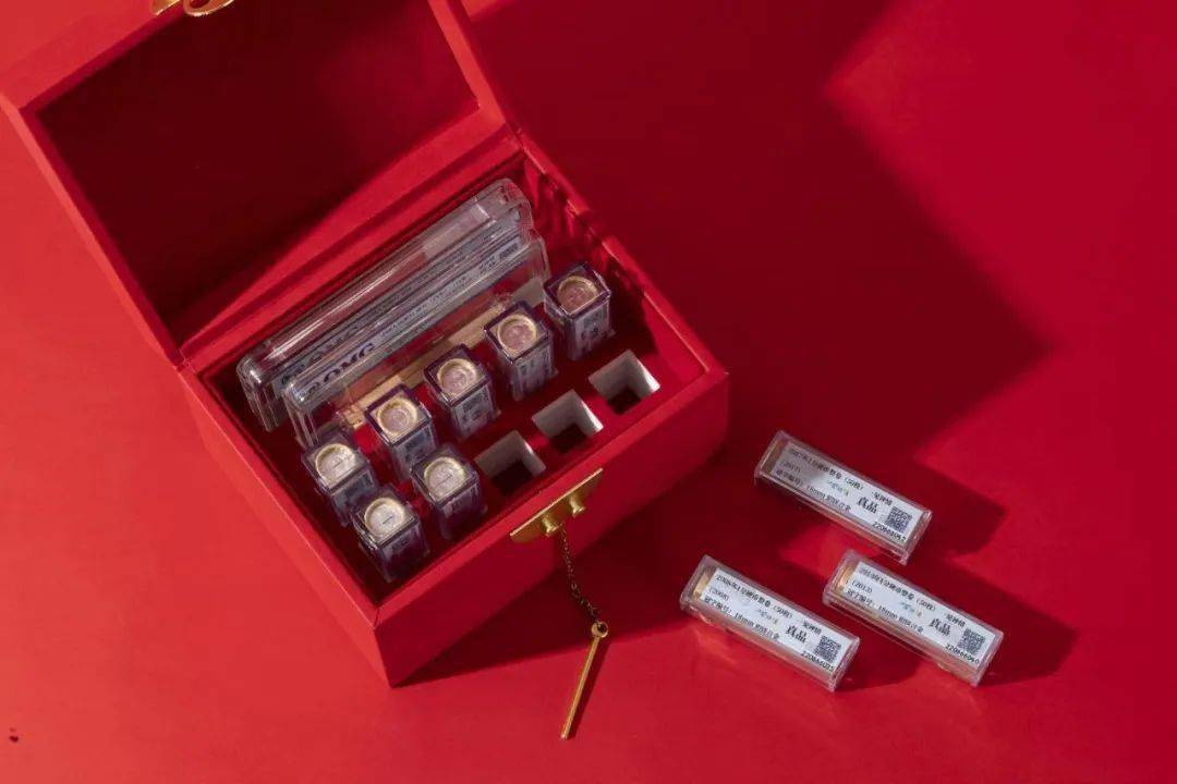 七夕好礼 | 对你《壹见钟情》心动礼盒<strong></p>
<p>壹元币</strong>，人民币礼盒送给爱人！