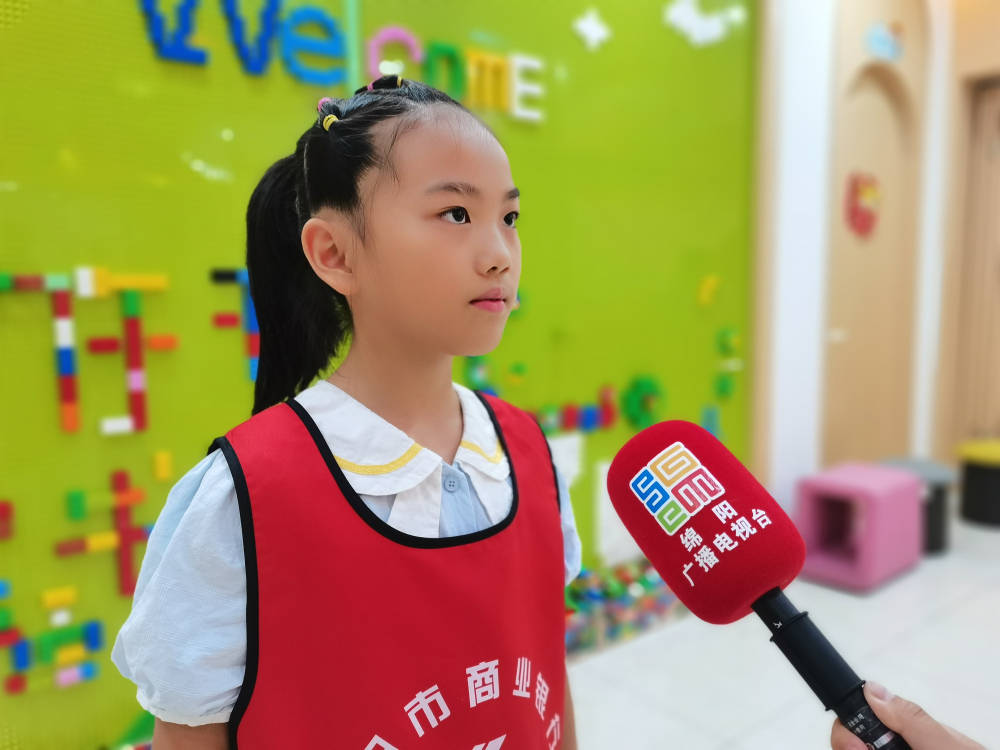 萌娃识币辨钱 小小“柜员”可爱来袭~