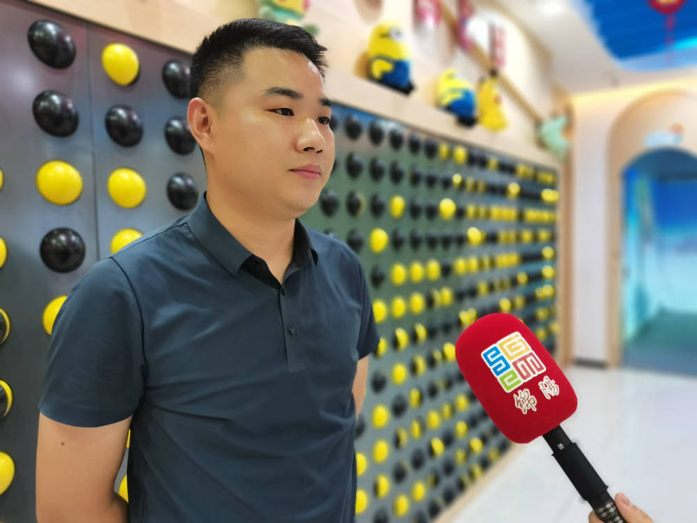 萌娃识币辨钱 小小“柜员”可爱来袭~