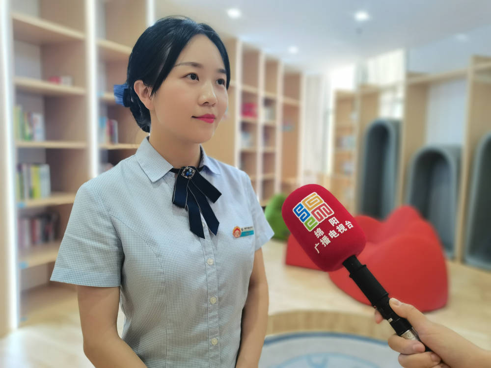 萌娃识币辨钱 小小“柜员”可爱来袭~