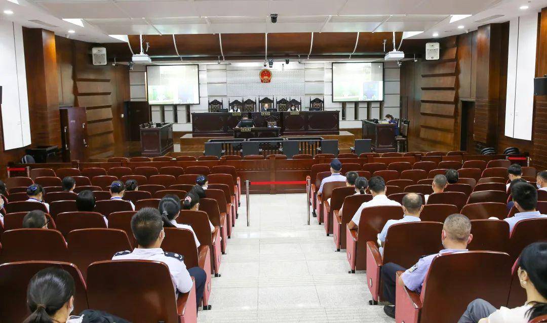 "80后"科长为何挡不住“糖衣炮弹”<strong></p>
<p>股票行情</strong>?