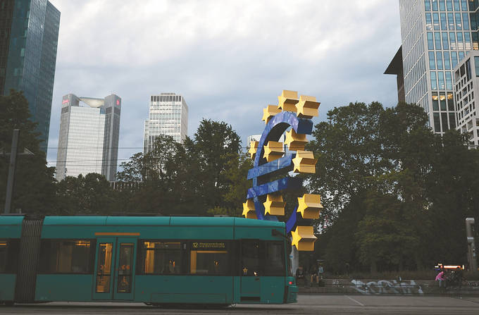 “美国人在背后捅了<strong></p>
<p>新华原油</strong>我们一刀”