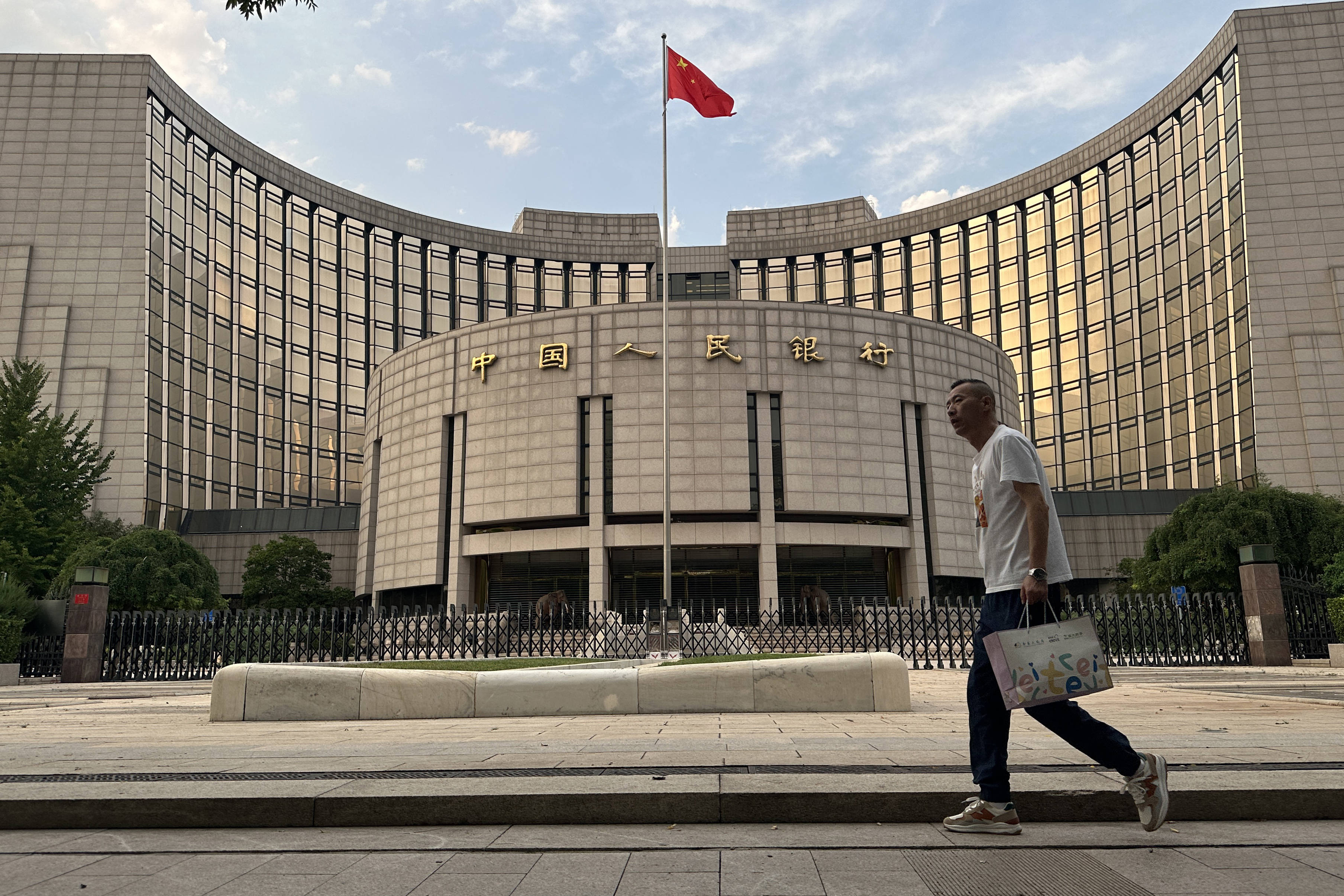 东西问｜张礼卿：全球金融安全网中<strong></p>
<p>币胜网</strong>，人民币扮演何种角色？