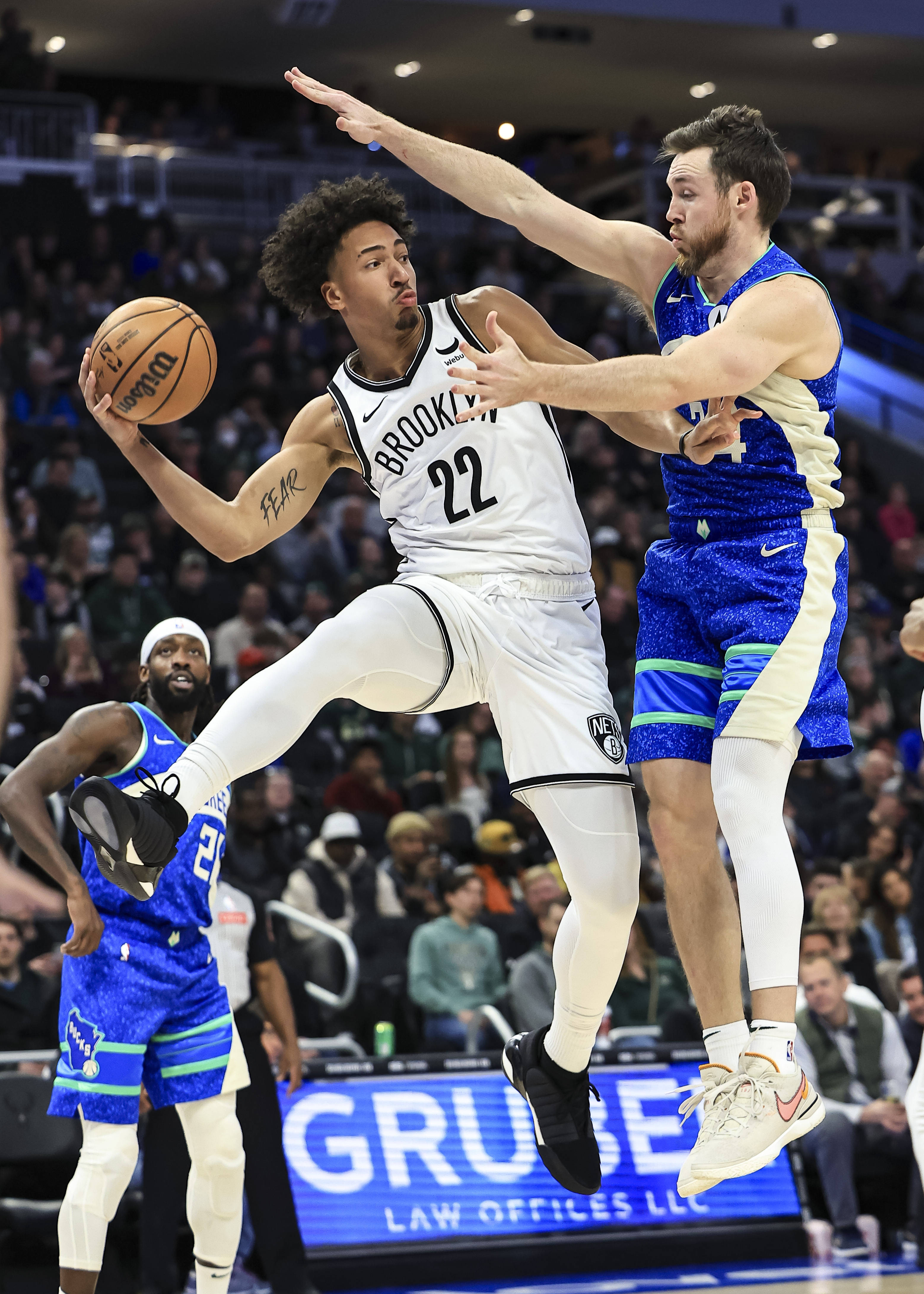 篮球——NBA常规赛:雄鹿胜篮网