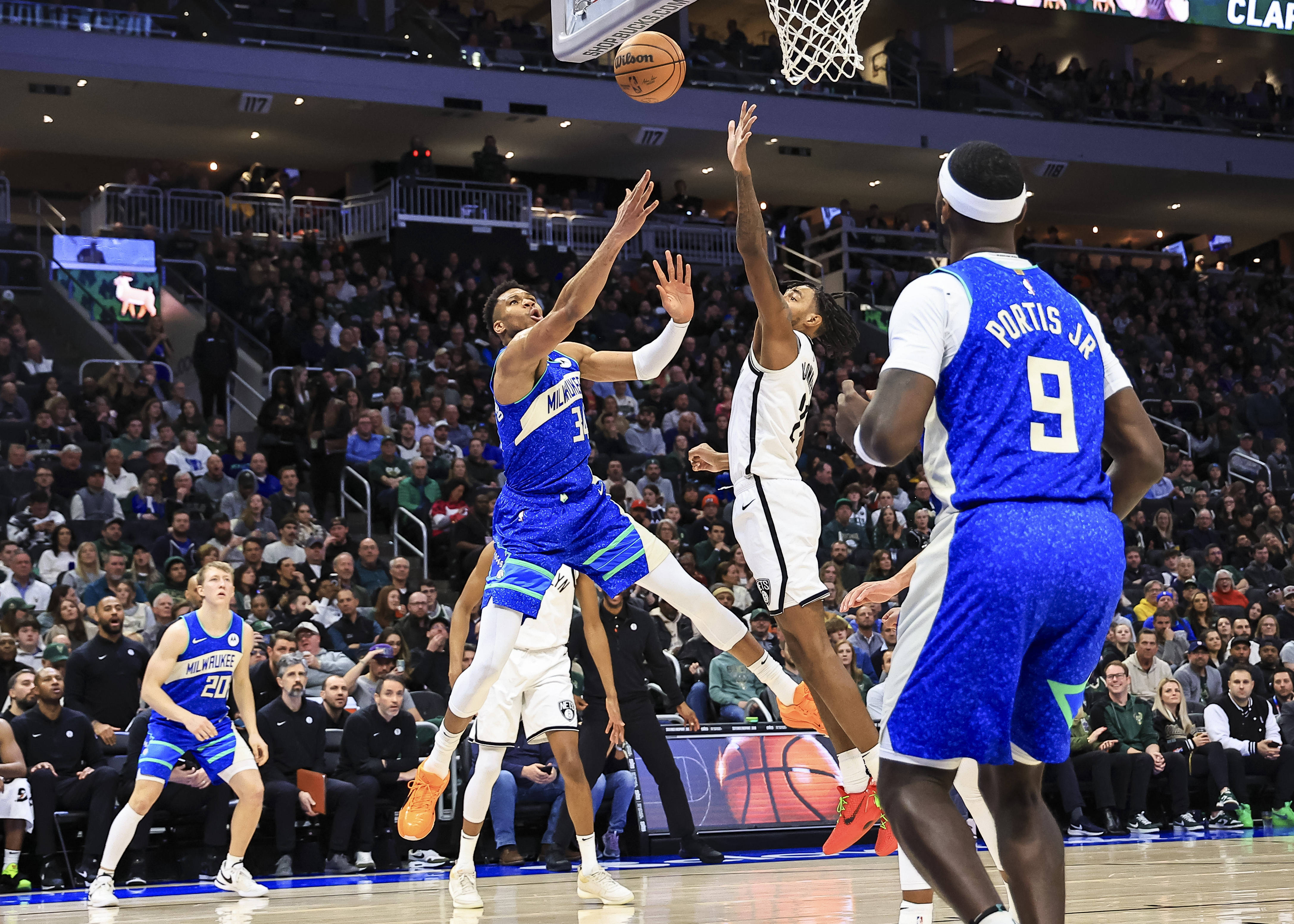 篮球——NBA常规赛:雄鹿胜篮网