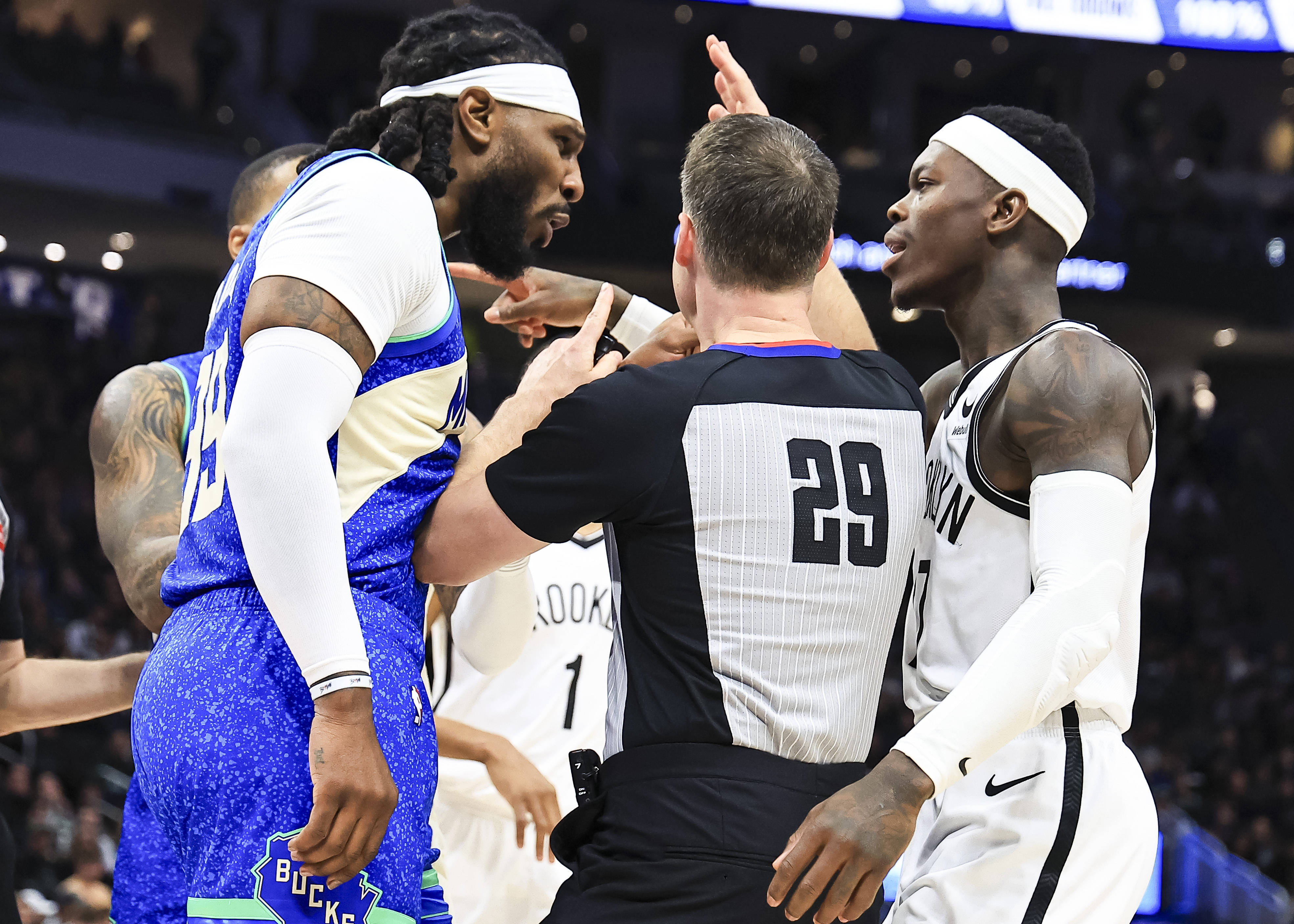 篮球——NBA常规赛:雄鹿胜篮网