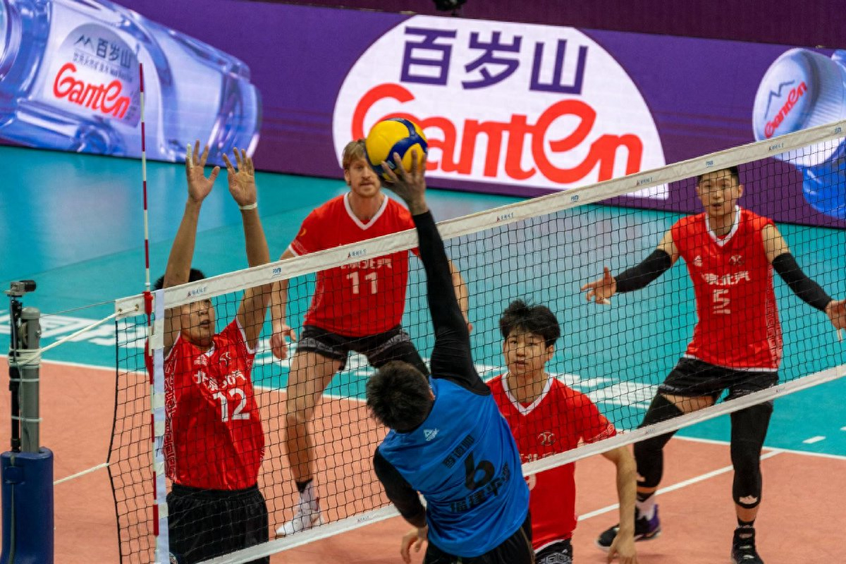 北汽男排收获联赛第二阶段首胜 老将隔网对话成焦点