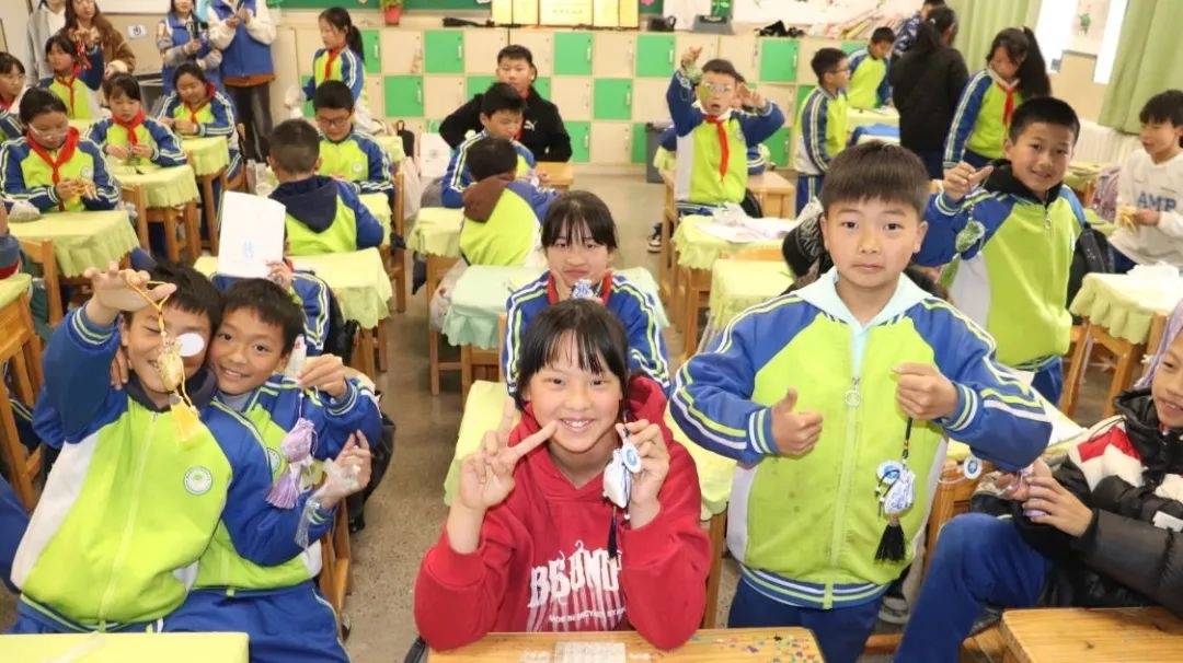 贵州中医药大学传承国粹 这群岐黄青年实力“圈粉”