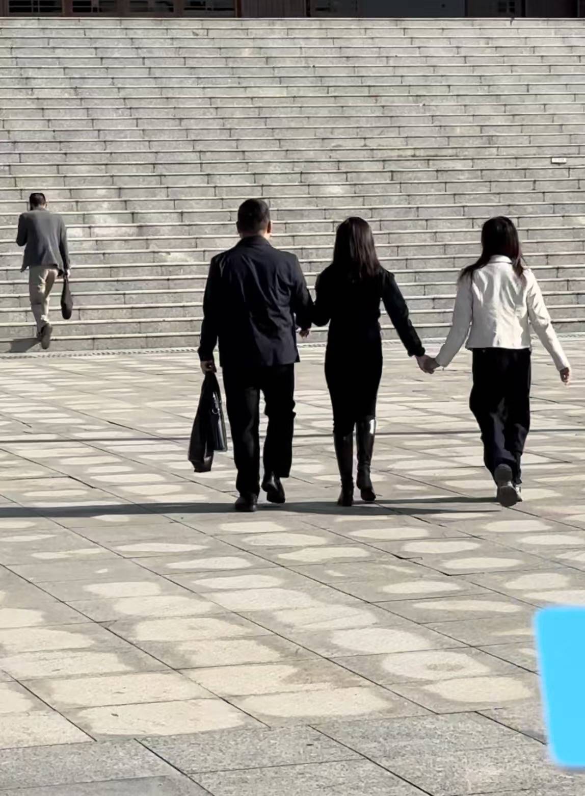 死刑！余华英拐卖儿童案重审宣判<strong></p>
<p>炒币的app</strong>，其当庭表示上诉