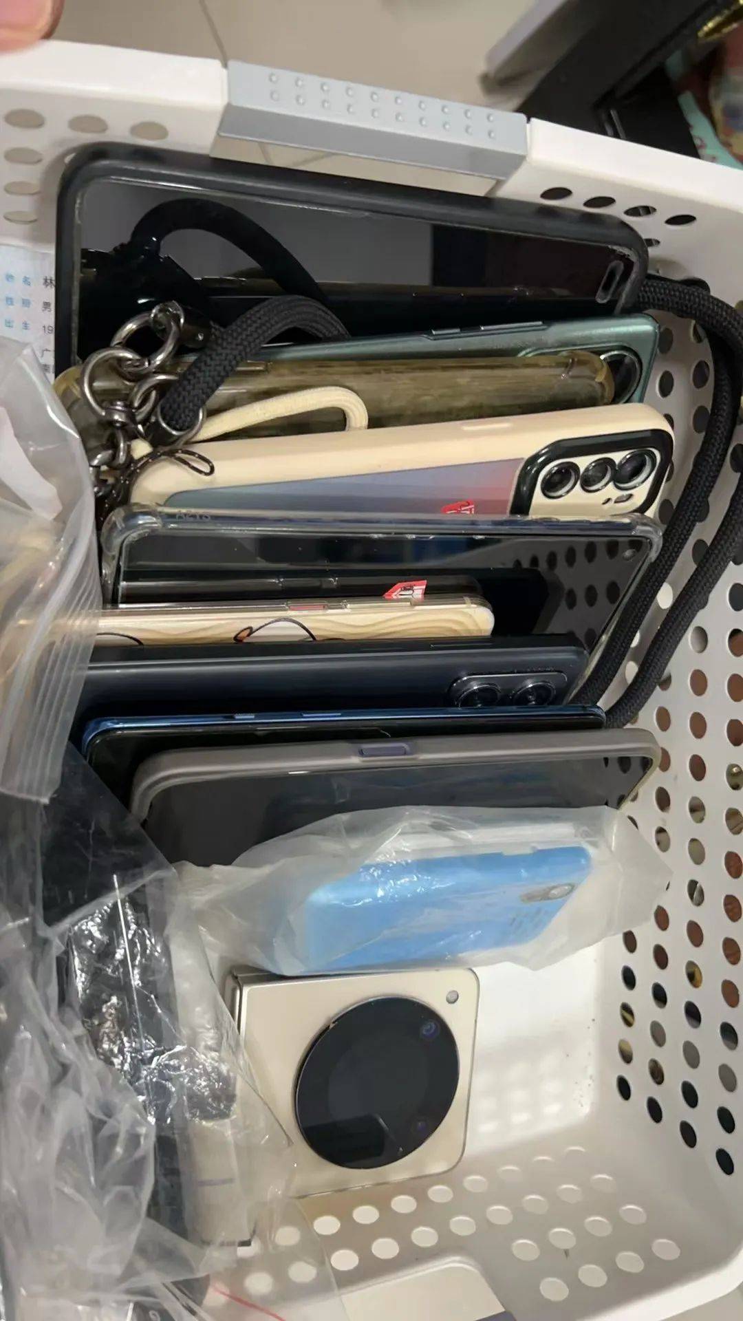 广州南站：900多台手机无人认领<strong></p>
<p>聚享币</strong>！12306可查询