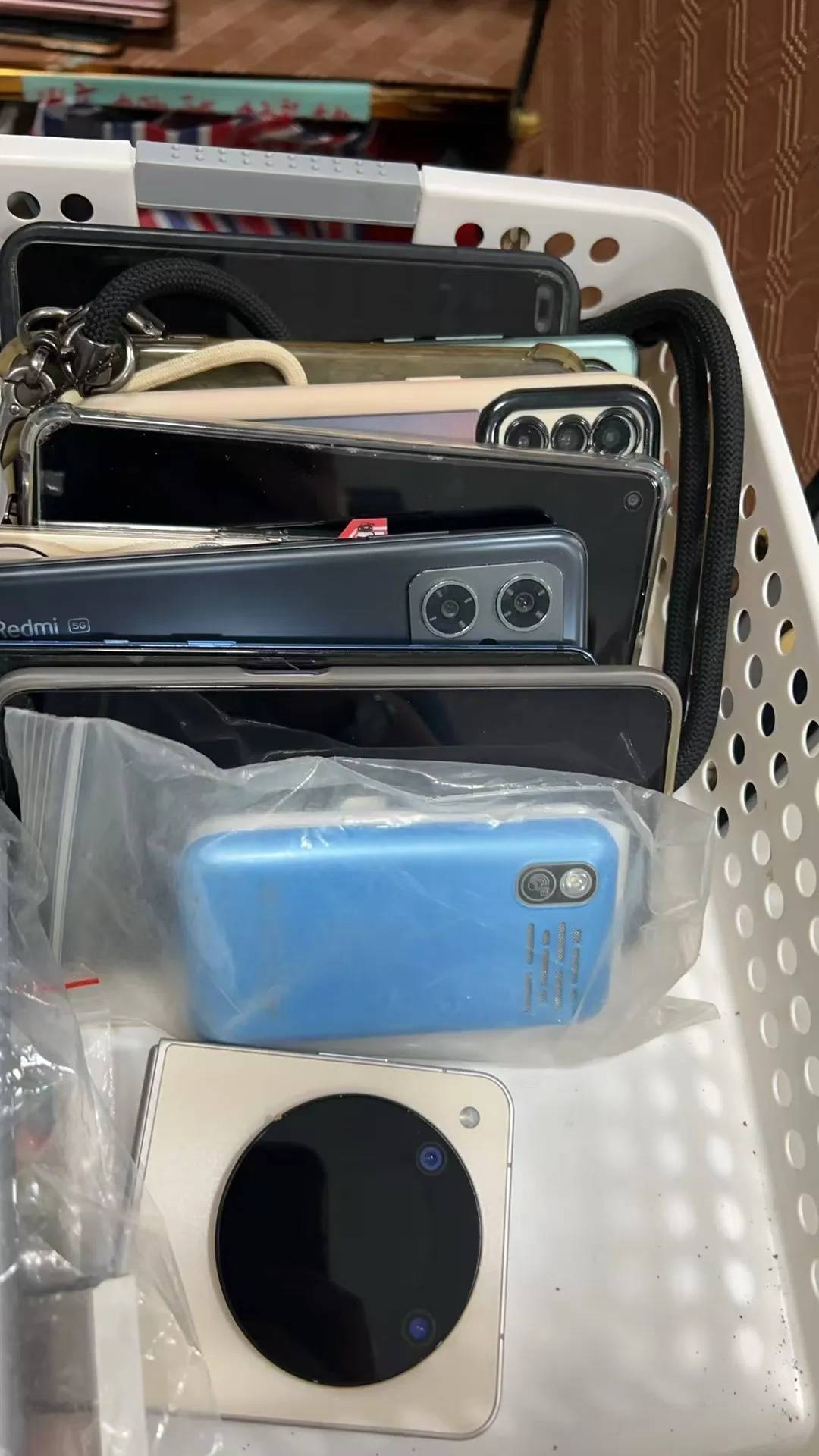 广州南站：900多台手机无人认领<strong></p>
<p>聚享币</strong>！12306可查询