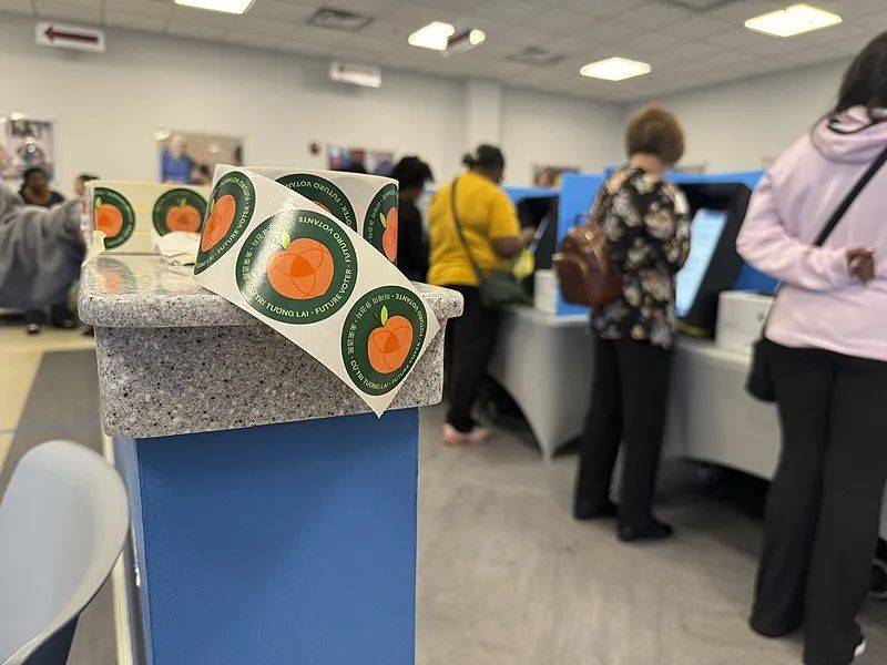 这个民调七大摇摆州全翻红<strong></p>
<p>巴币特</strong>，特朗普胜算多大？