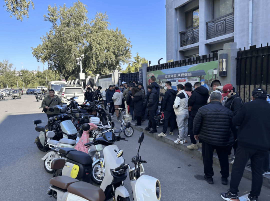 电动自行车“新规”即将实施<strong></p>
<p>巴币特</strong>,北京部分车管站“扎堆儿”上牌