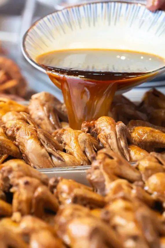 冲上热搜!北京员工爆炒清远鸡<strong></p>
<p>巴币特</strong>,广东老板急了,连发11条语音