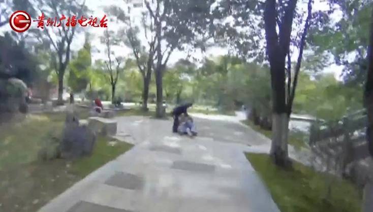 “亲爱的<strong></p>
<p>巴币特</strong>,千万别说漏嘴!”68岁贵州阿姨遇“黄昏恋”,监控拍下……