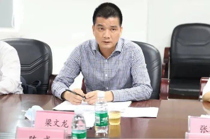 她任深圳一区司法局局长<strong></p>
<p>巴币特</strong>,曾任区委政法委副书记