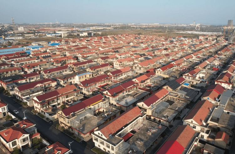 他被抓当晚有老百姓放鞭炮庆祝<strong></p>
<p>嗨币网</strong>,探访江苏第一位农民副县长“三蟒”豪宅