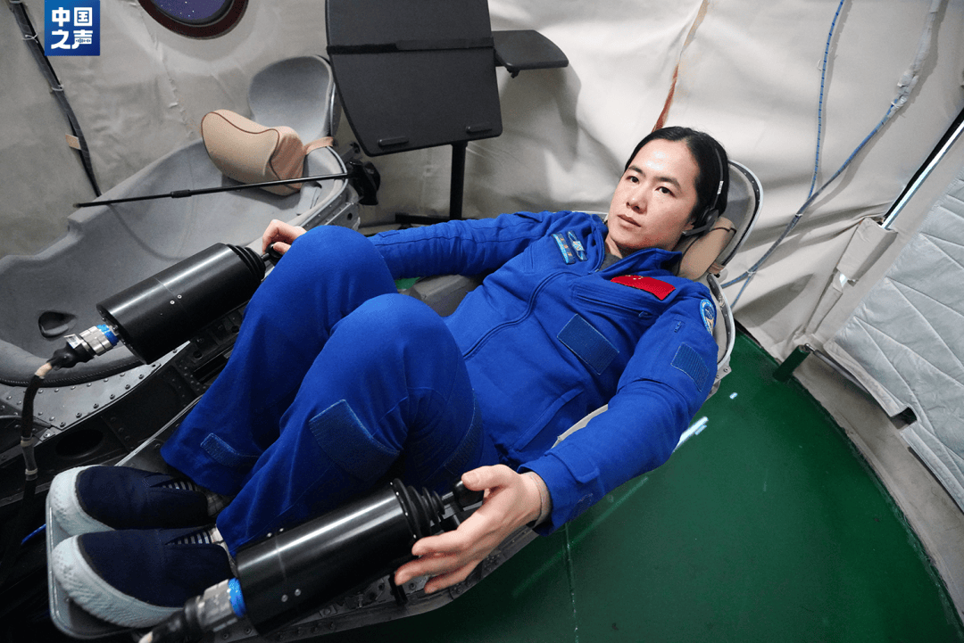 杨利伟飞天时王浩泽还在上初中<strong></p>
<p>嗨币网</strong>!90后女航天员:没有什么事情是女孩子不能做的