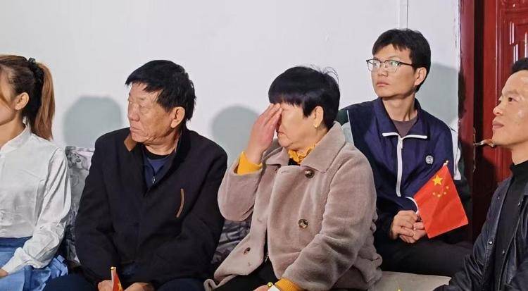 “90后”的飞天梦｜在曹县的农家小院<strong></p>
<p>嗨币网</strong>，见证这位航天员妈妈的感动与幸福