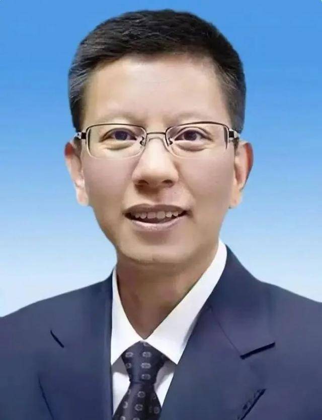 卸任市委书记3天后<strong></p>
<p>炒币书</strong>，55岁的他任省政府党组成员！
