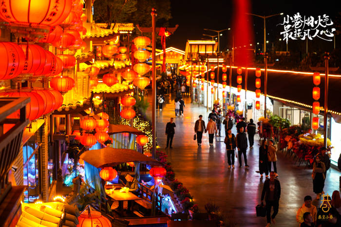 秦皇岛一网红夜市被指违规占用规划绿地却经营4年之久<strong></p>
<p>币圈大空翼</strong>，当地回应：无审批手续 | 刚调查