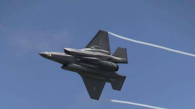 美军:飞行员慌乱中弃机弹射时<strong></p>
<p>币圈大空翼</strong>,F-35战机并未失控