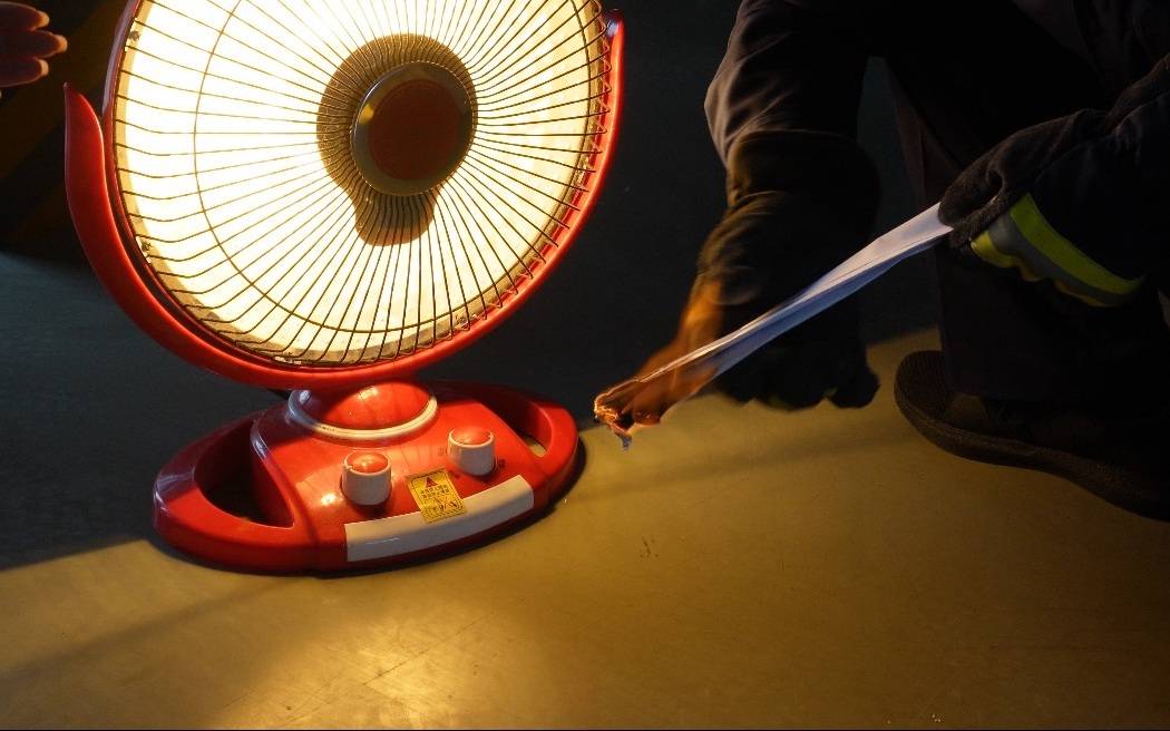 温度近600摄氏度、瞬间引燃纸张<strong></p>
<p>币圈大空翼</strong>,“取暖神器”暗藏危险