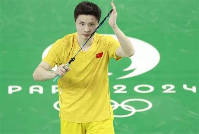 羽毛球世界第一石宇奇比赛中突发意外<strong></p>
<p>币圈大空翼</strong>，被担架抬走后留院观察