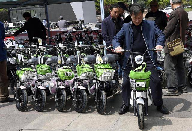 潮声丨新国标<strong></p>
<p>币圈大空翼</strong>，管得住狂奔的“小电驴”吗？