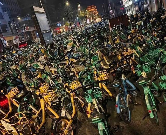 一觉醒来开封全是单车<strong></p>
<p>币风港</strong>,调度员:拉不完,根本拉不完!